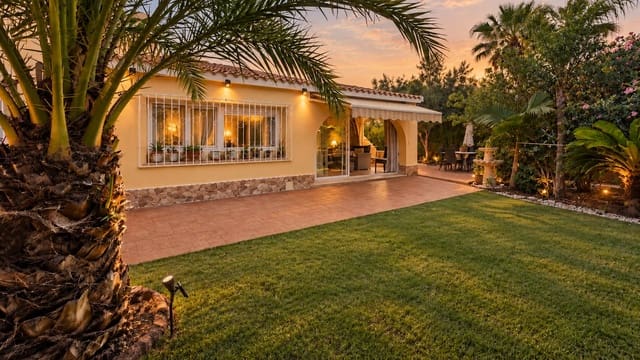 4 slaapkamer Villa te koop in Dénia met zwembad - € 695.000 (Ref: 9721425)