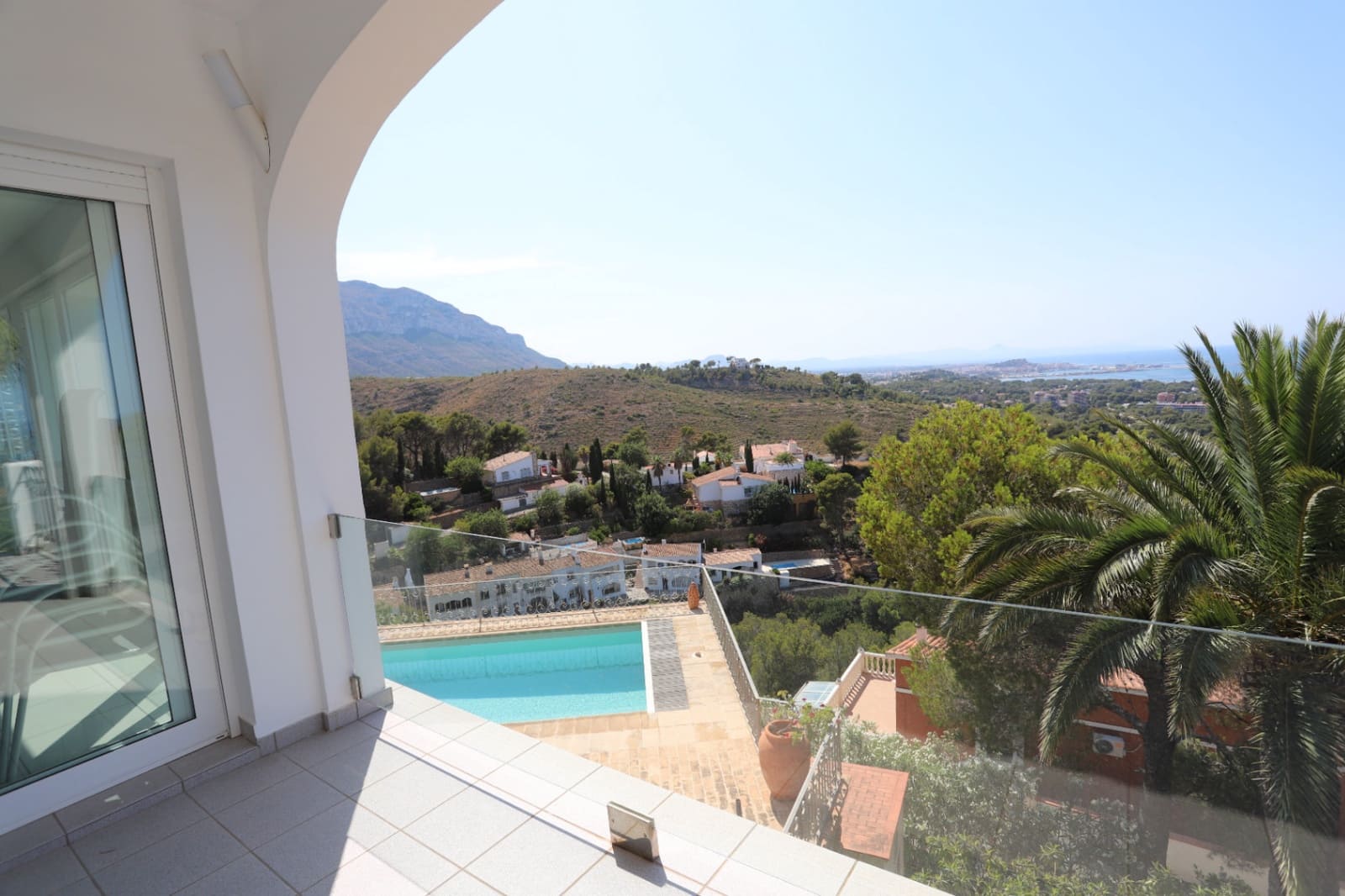 4 Zimmer Villa zu verkaufen in Denia mit Pool - 998.000 € (Ref: 9751834)