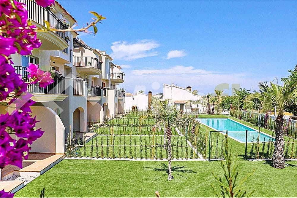 2 bedroom Apartment for sale in Denia with pool - € 339,000 (Ref: 9779008)