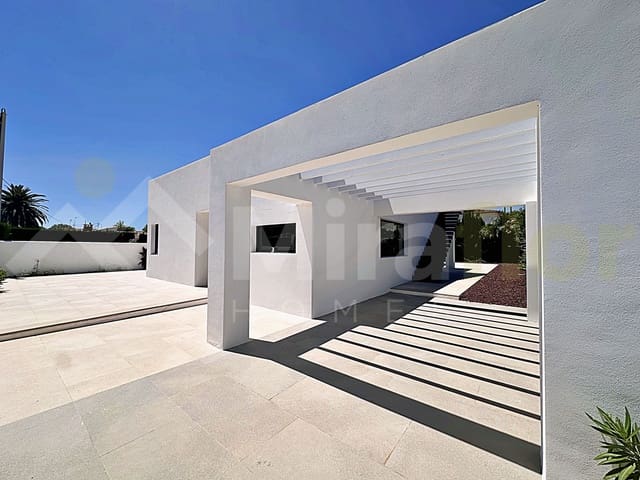 3 bedroom Villa for sale in Dénia with pool - € 1,090,000 (Ref: 9893068)