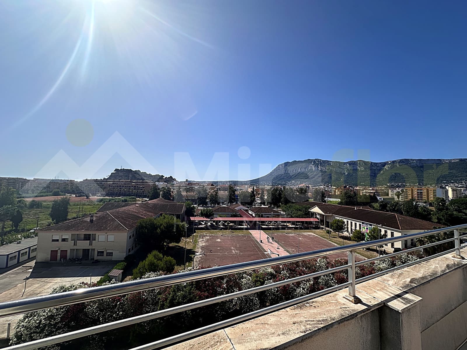 2 sovrum Lägenhet till salu i Denia med pool - 360 000 € (Ref: 9914924)