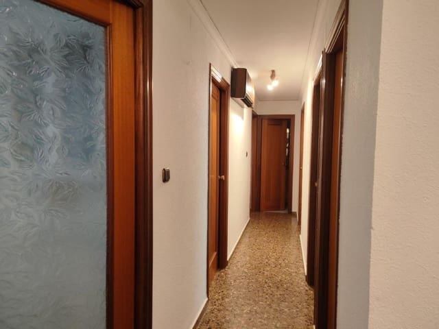 Piso de 3 habitaciones en Dénia en venta con piscina - 220.000 € (Ref: 9915467)