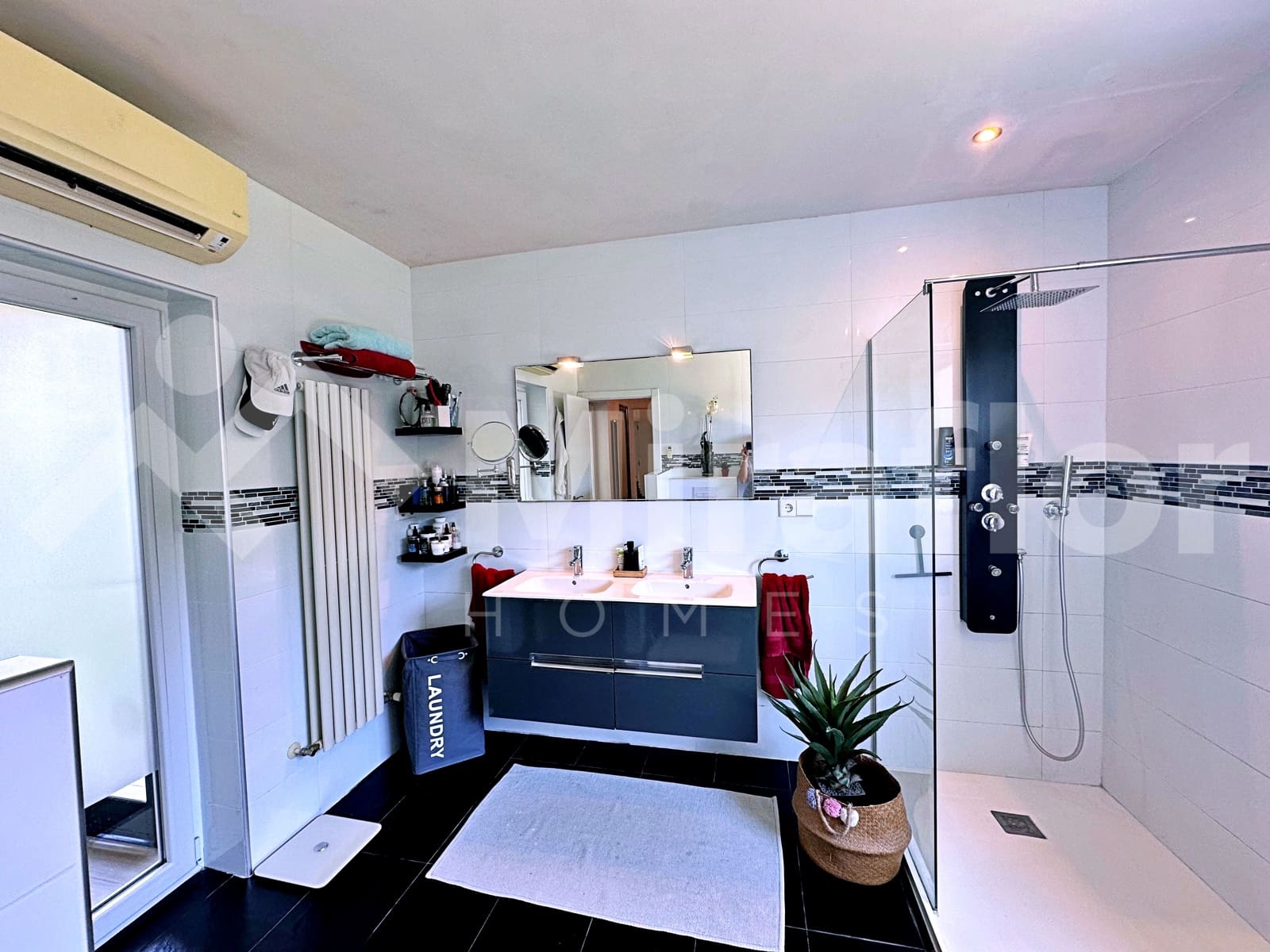 4 bedroom Villa for sale in Denia with pool - € 980,000 (Ref: 9946792)