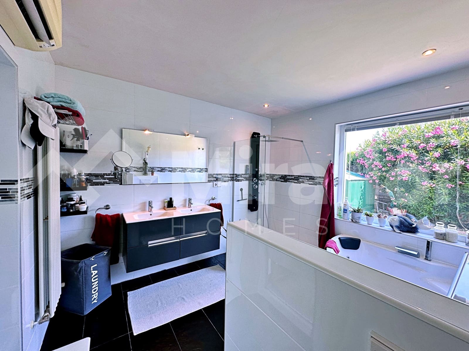 4 bedroom Villa for sale in Denia with pool - € 980,000 (Ref: 9946792)