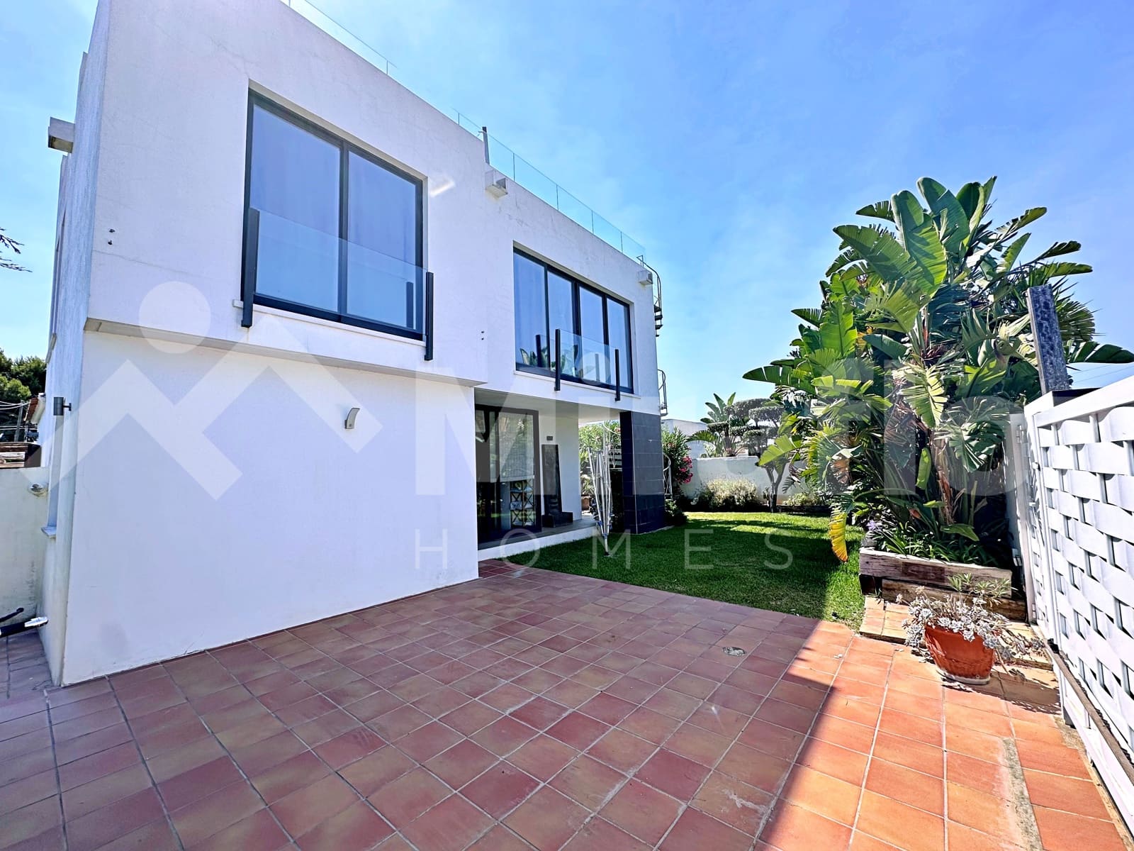 4 bedroom Villa for sale in Denia with pool - € 980,000 (Ref: 9946792)
