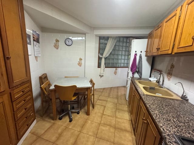 Piso de 3 habitaciones en Dénia en venta - 255.000 € (Ref: 9947454)