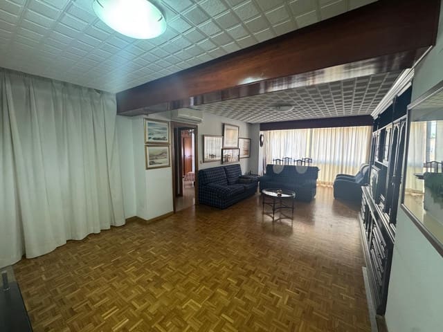 Piso de 3 habitaciones en Dénia en venta - 255.000 € (Ref: 9947454)