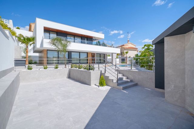 4 quarto Moradia para venda em La Marquesa, Rojales com piscina - 1 150 000 € (Ref: 10003658)