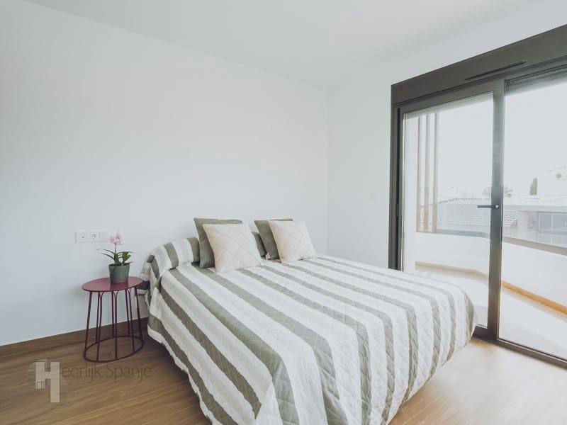 Ático de 3 habitaciones en Redován en venta - 215.000 € (Ref: 10003665)