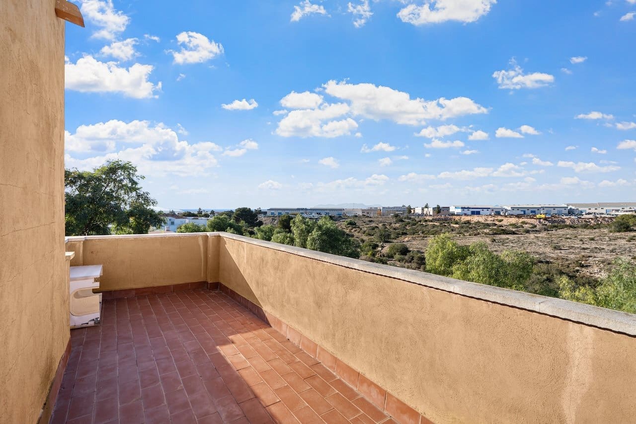 Chalet de 4 habitaciones en Santa Pola en venta con piscina - 799.000 € (Ref: 10003699)