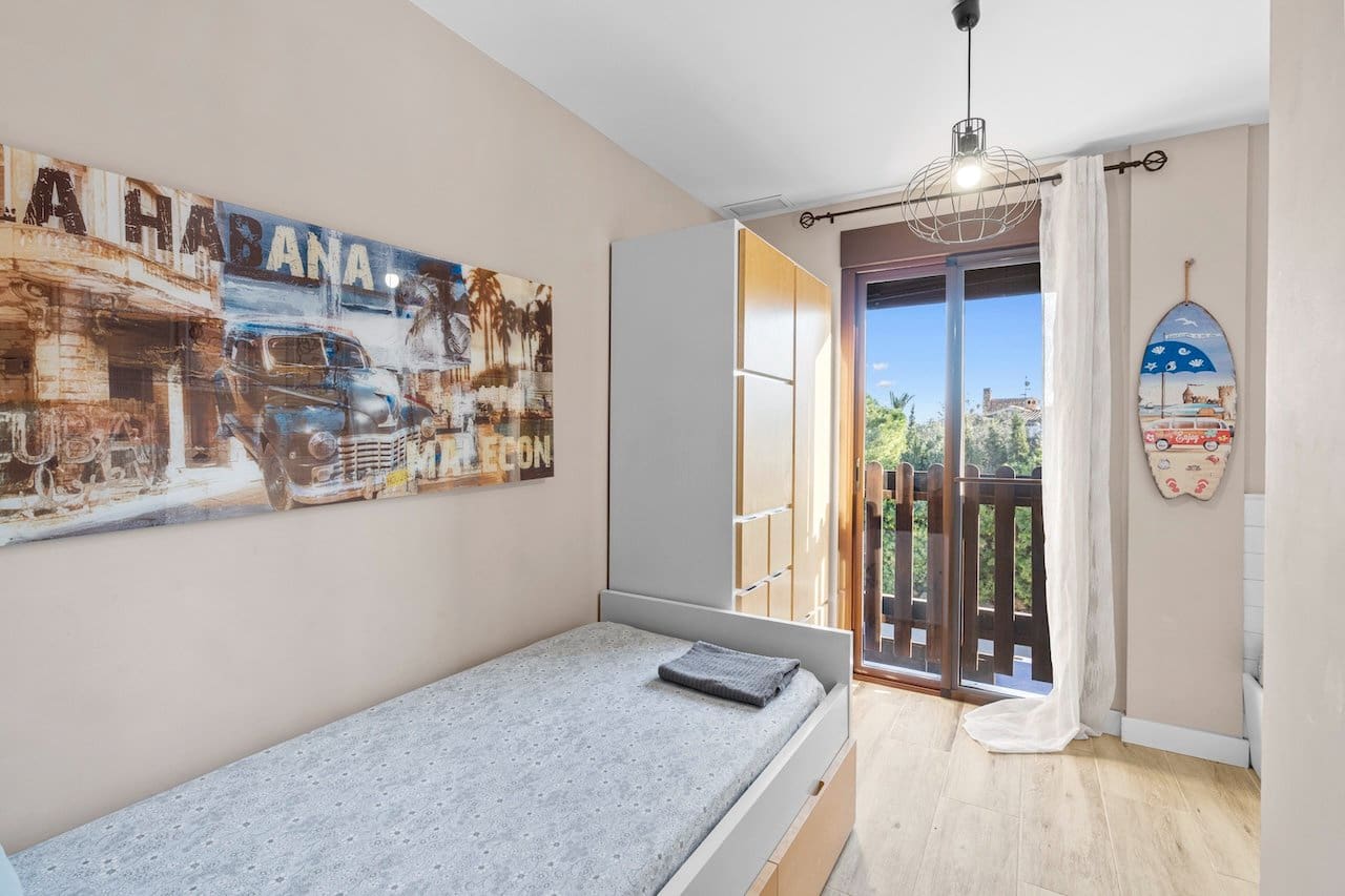 Chalet de 4 habitaciones en Santa Pola en venta con piscina - 799.000 € (Ref: 10003699)