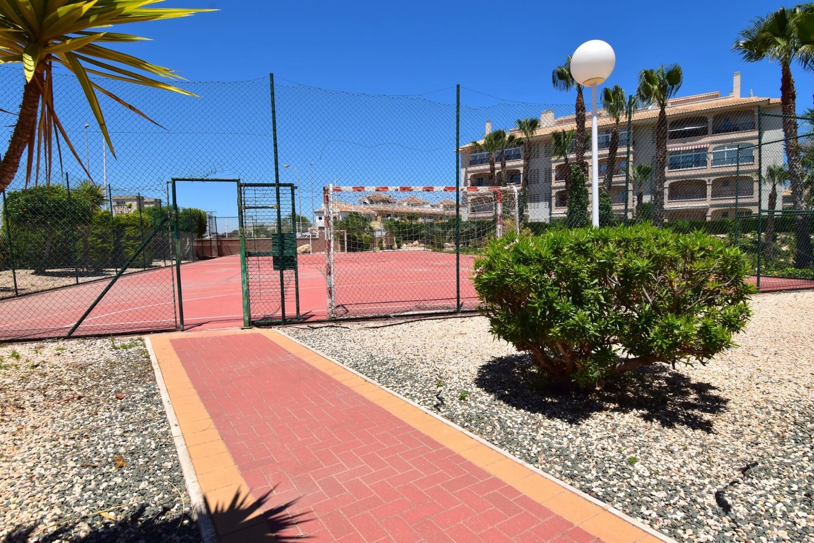 3 makuuhuone Kattohuoneisto myytävänä paikassa Playa Flamenca mukana uima-altaan - 240 000 € (Ref: 10003727)