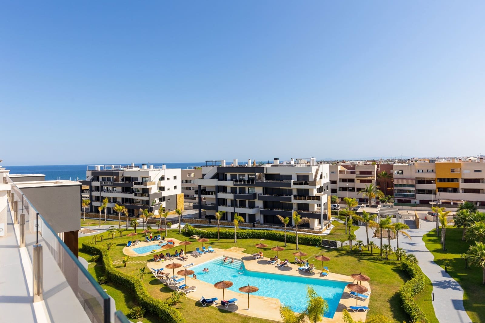 2 sovrum Lägenhet till salu i Playa Flamenca med pool - 495 000 € (Ref: 10019798)