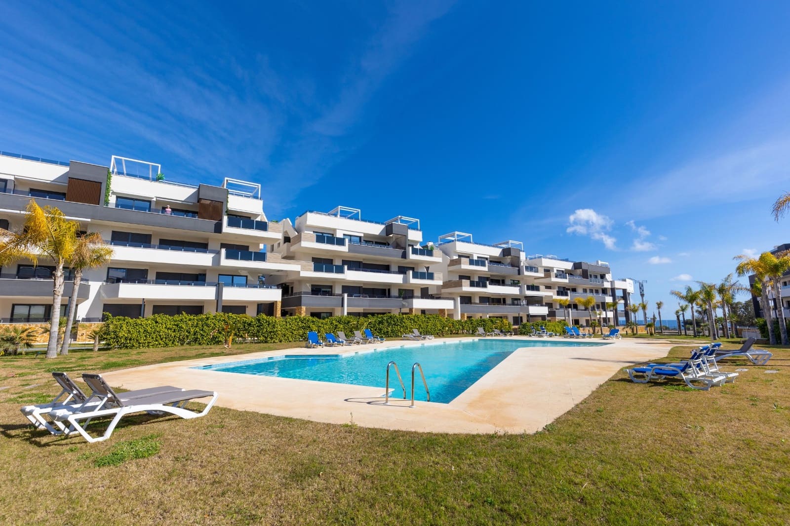 2 sovrum Lägenhet till salu i Playa Flamenca med pool - 495 000 € (Ref: 10019798)