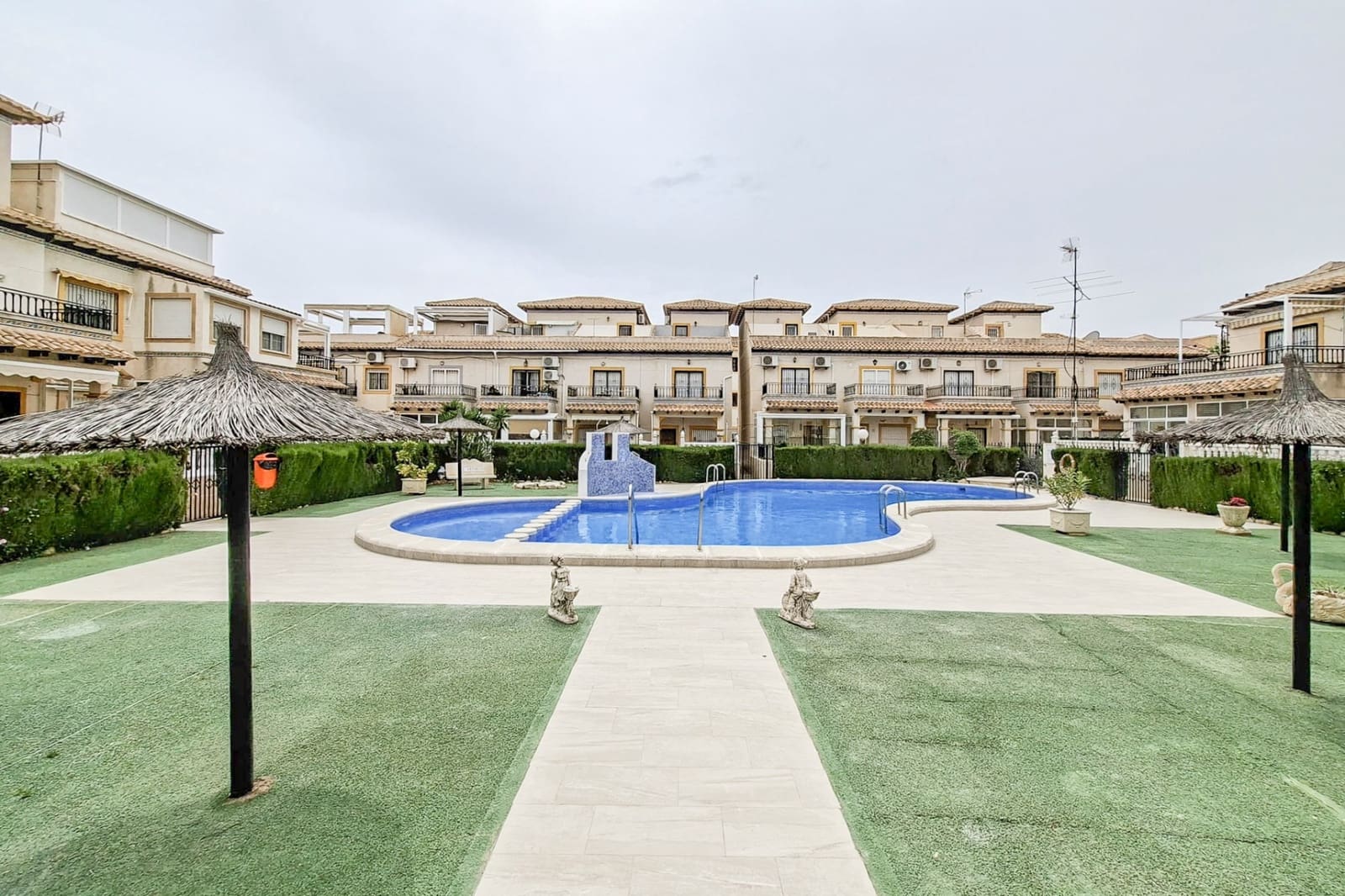 2 sypialnia Bungalow na sprzedaż w Orihuela Costa z basenem - 169 000 € (Ref: 10025222)