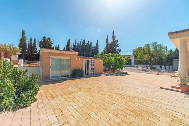 4 makuuhuone Huvila myytävänä paikassa San Vicente / Sant Vicent del Raspeig mukana uima-altaan 
autotalli - 469 000 € (Ref: 10025689)