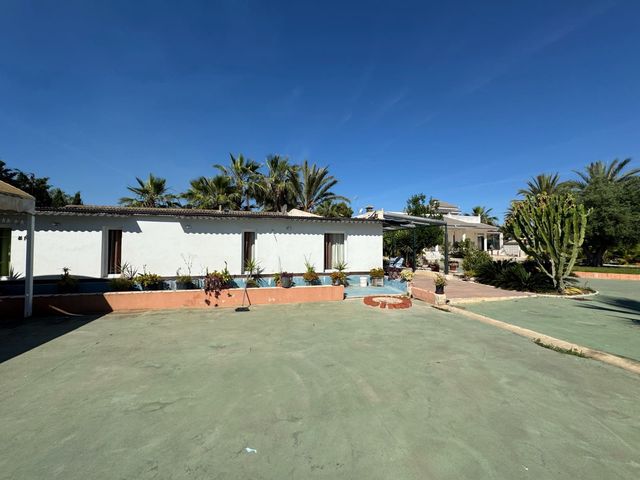 4 sypialnia Willa na sprzedaż w Las Bayas, Elche / Elx z basenem garażem - 699 900 € (Ref: 10025694)
