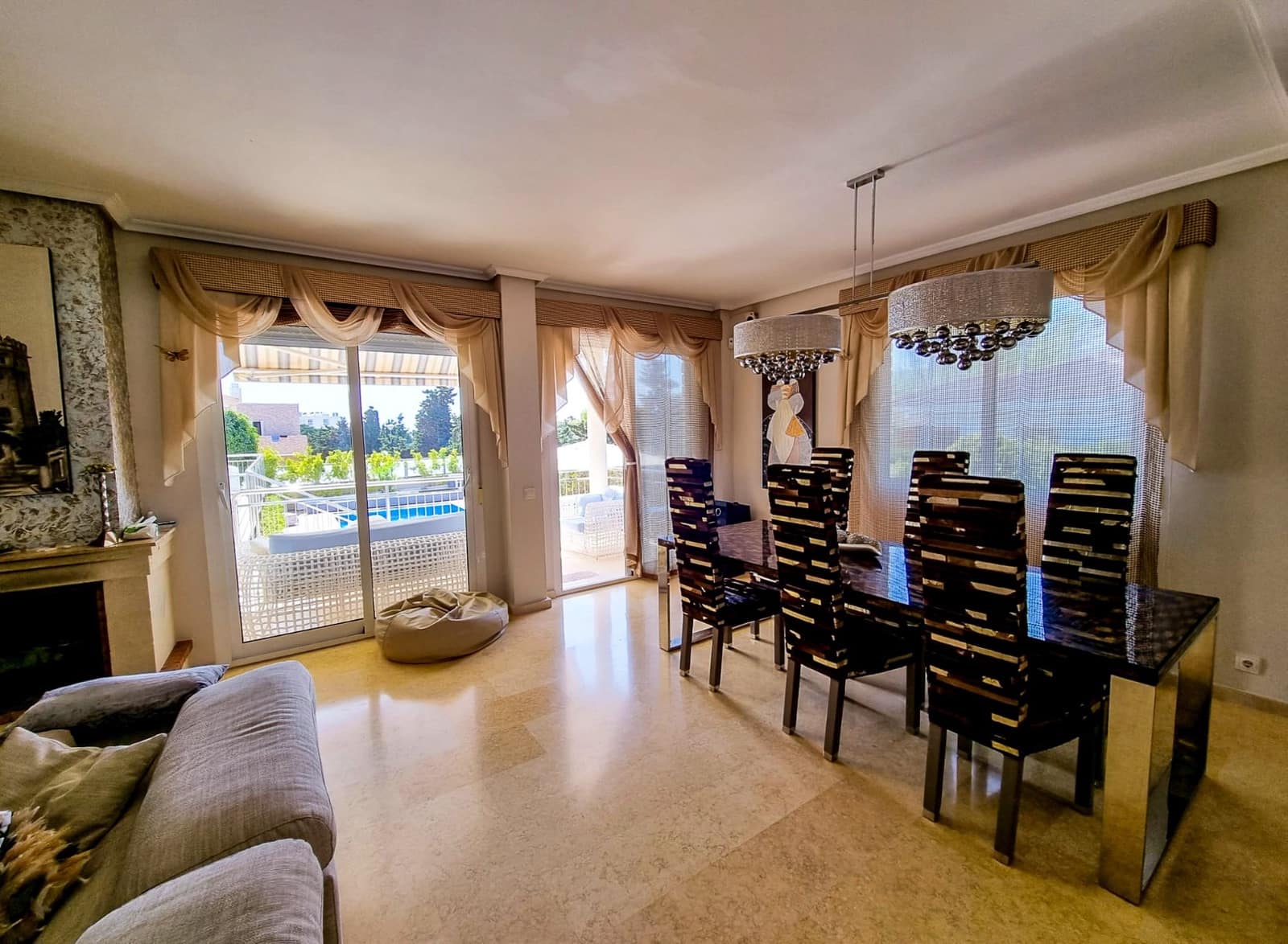 5 camera da letto Villa in vendita in Torrevieja con piscina - 1.170.000 € (Rif: 10025707)