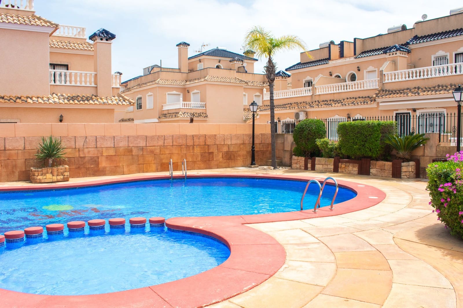 Chalet de 2 habitaciones en Orihuela Costa en venta - 211.500 € (Ref: 10025708)