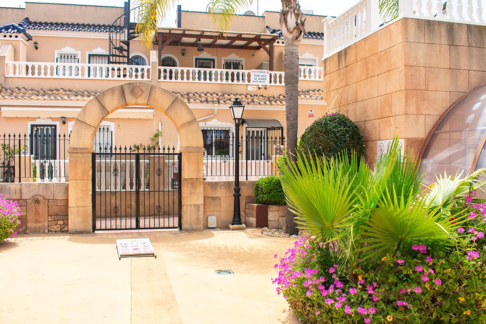 Chalet de 2 habitaciones en Orihuela Costa en venta - 211.500 € (Ref: 10025708)