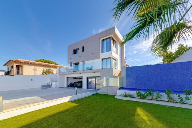 4 sovrum Villa till salu i Orihuela Costa, Orihuela med pool - 1 275 000 € (Ref: 10025716)