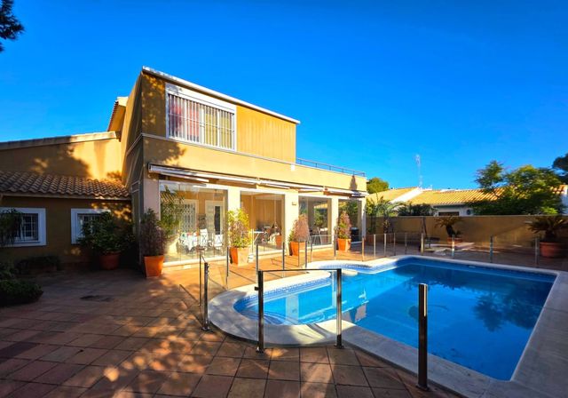 5 chambre Villa/Maison à vendre à Dehesa de Campoamor, Orihuela avec piscine garage - 739 900 € (Ref: 10025718)