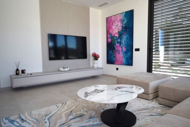 Chalet de 3 habitaciones en Las Colinas Golf, Orihuela en venta con piscina - 1.030.000 € (Ref: 10025719)