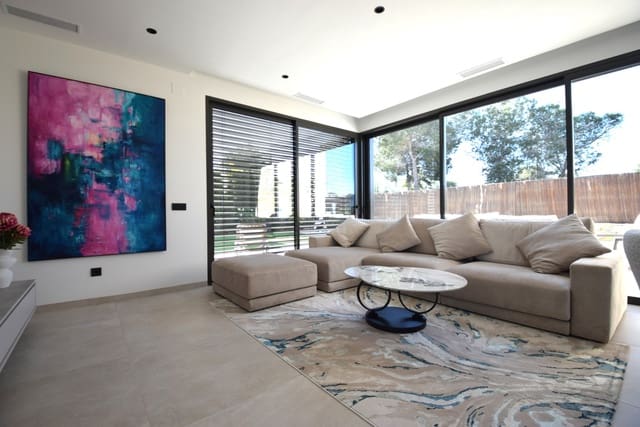 Chalet de 3 habitaciones en Las Colinas Golf, Orihuela en venta con piscina - 1.030.000 € (Ref: 10025719)