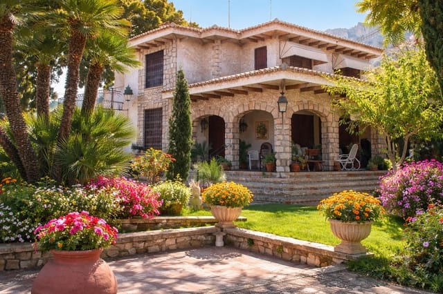 6 bedroom Villa for sale in Vistahermosa, Alicante / Alacant city with pool - € 1,350,000 (Ref: 10025728)
