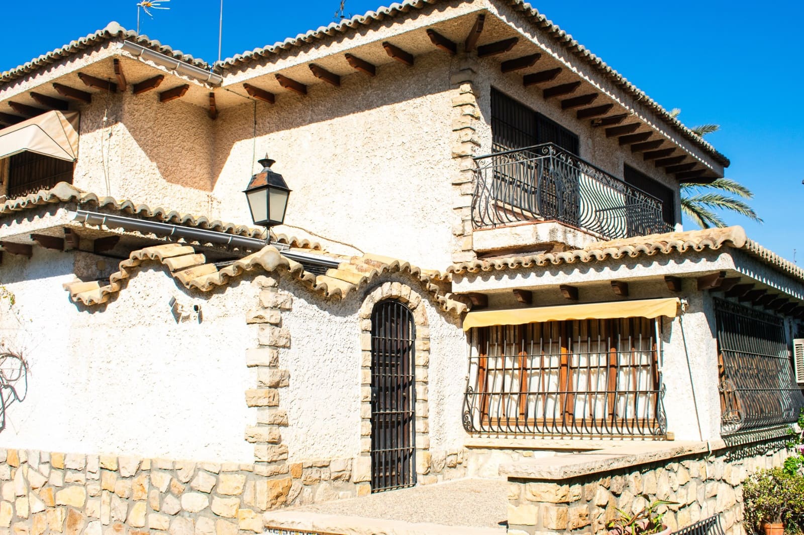 6 bedroom Villa for sale in Alicante / Alacant city with pool - € 1,350,000 (Ref: 10025728)
