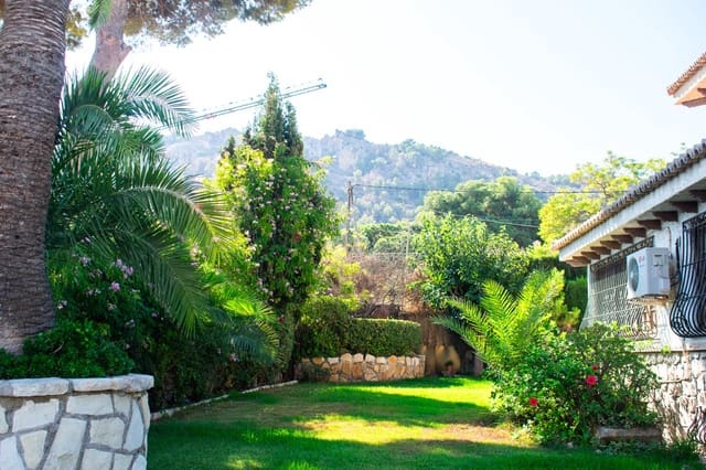 6 bedroom Villa for sale in Vistahermosa, Alicante / Alacant city with pool - € 1,350,000 (Ref: 10025728)