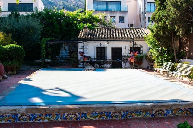 6 bedroom Villa for sale in Vistahermosa, Alicante / Alacant city with pool - € 1,350,000 (Ref: 10025728)