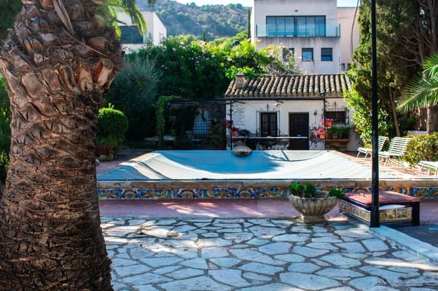 6 bedroom Villa for sale in Vistahermosa, Alicante / Alacant city with pool - € 1,350,000 (Ref: 10025728)