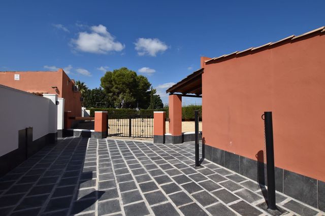 6 slaapkamer Finca/Landhuis te koop in Los Montesinos met zwembad garage - € 595.000 (Ref: 10025732)