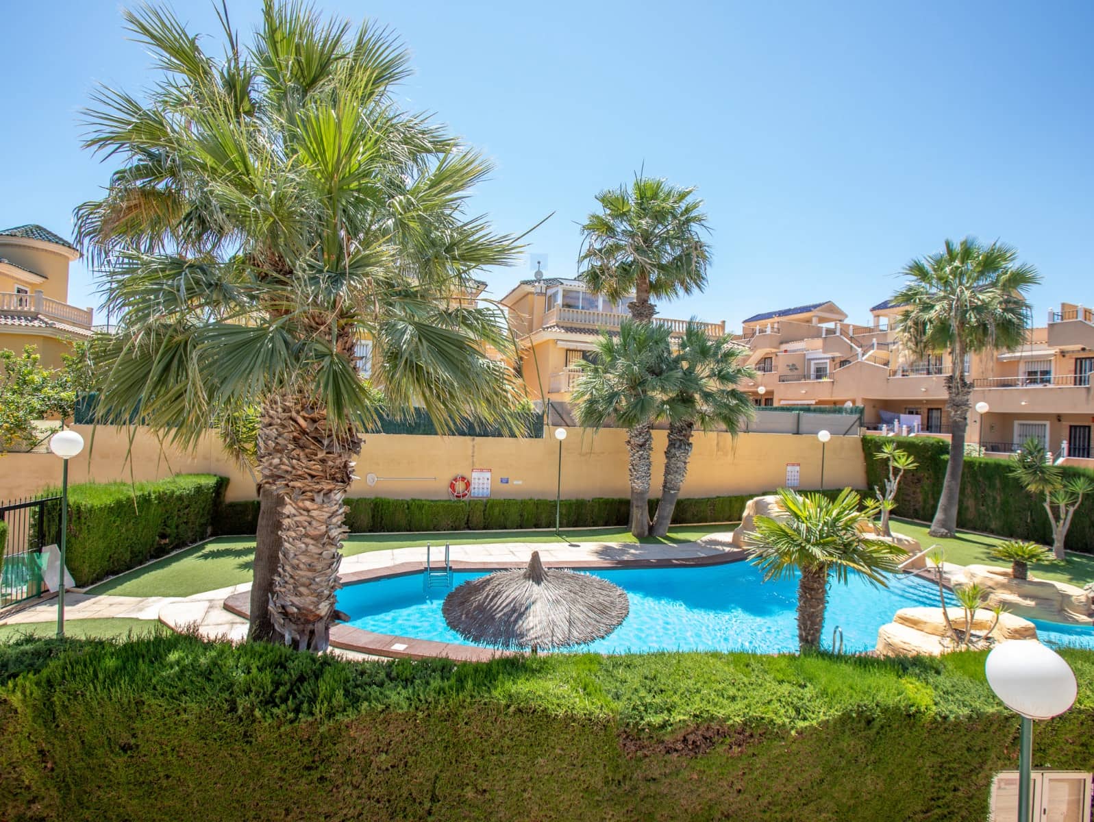 2 slaapkamer Bungalow te koop in Orihuela Costa met zwembad - € 209.000 (Ref: 10025787)
