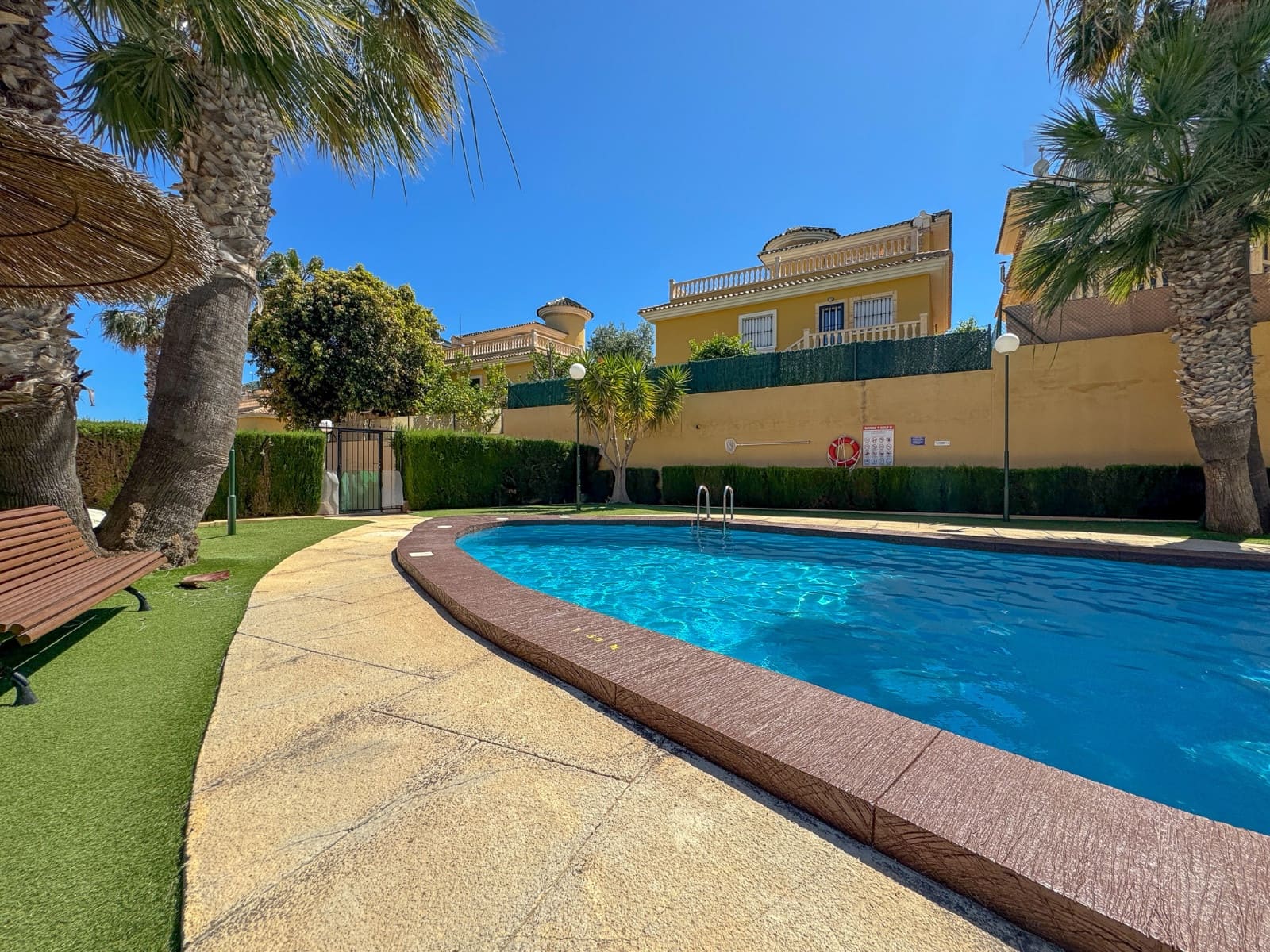 2 slaapkamer Bungalow te koop in Orihuela Costa met zwembad - € 209.000 (Ref: 10025787)