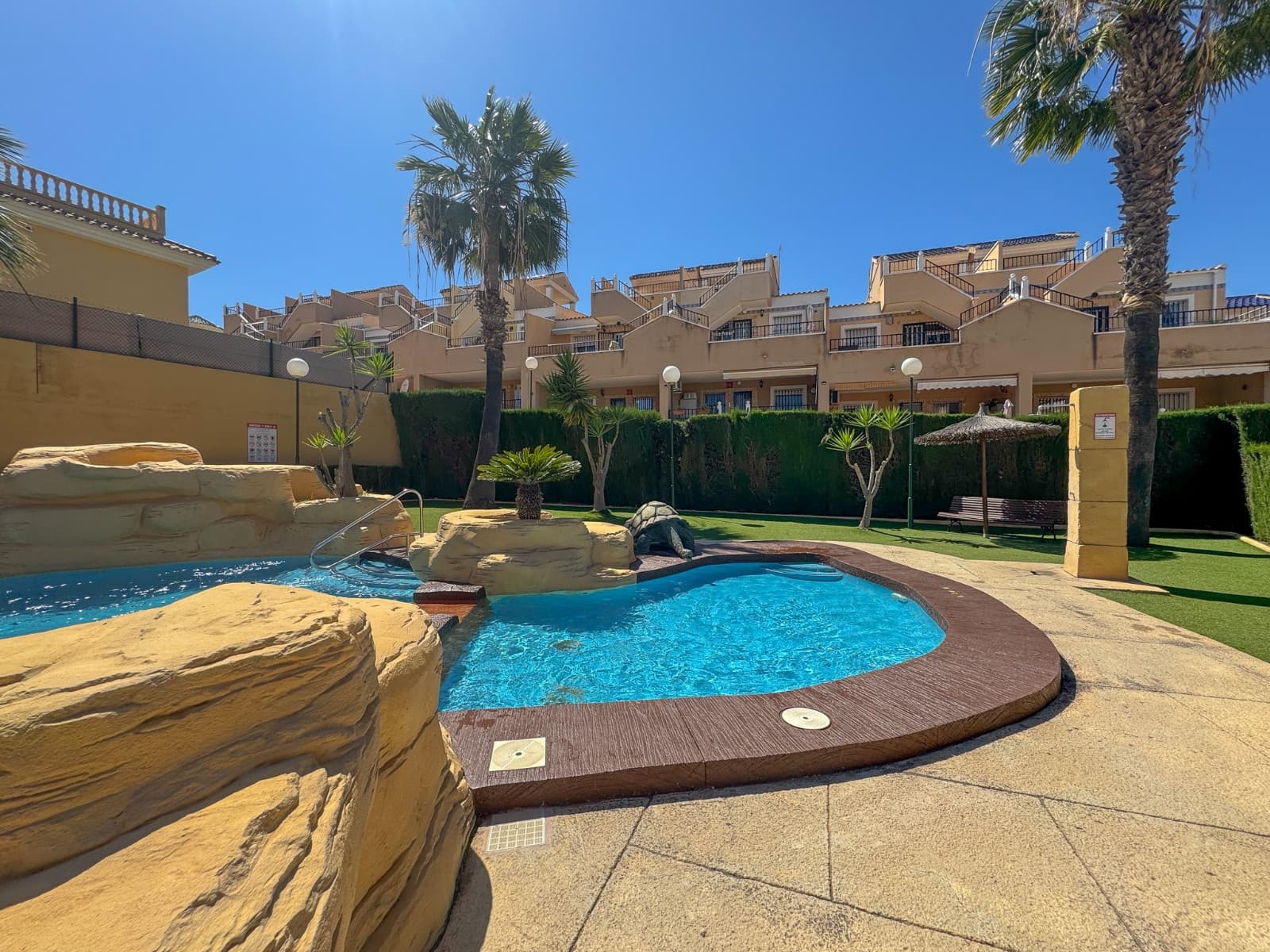 2 slaapkamer Bungalow te koop in Orihuela Costa met zwembad - € 209.000 (Ref: 10025787)