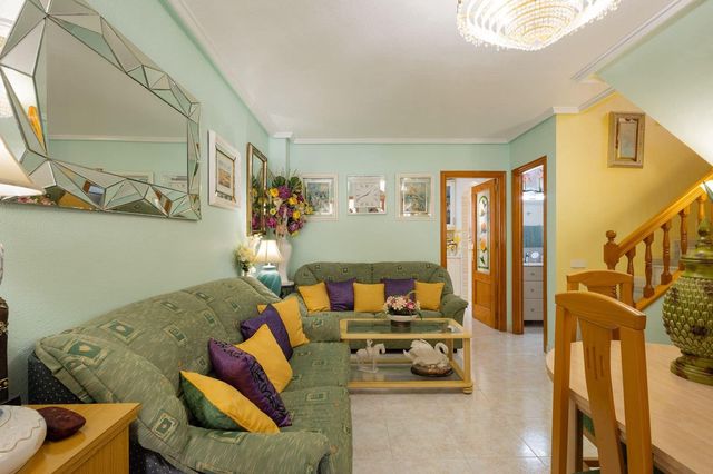 4 slaapkamer Rijtjeshuis te koop in Benijófar met zwembad - € 320.000 (Ref: 10054839)
