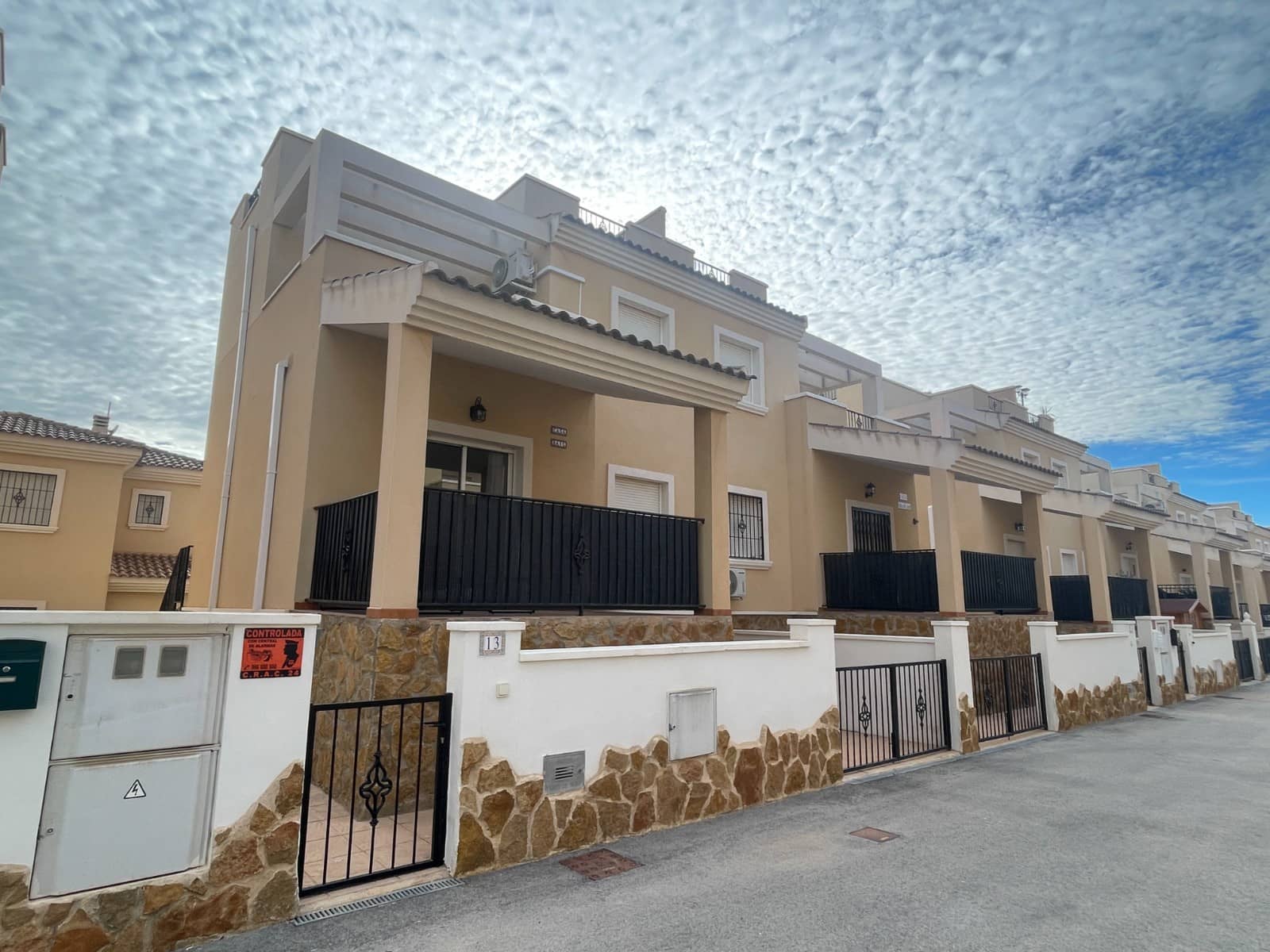 3 bedroom Townhouse for holiday rental in San Miguel de Salinas with pool garage - € 455 (Ref: 10130863)