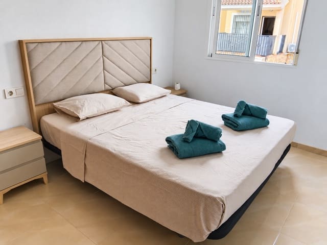 Maison de Ville de 3 chambres de location de vacances à San Miguel de Salinas avec piscine garage - 455 € (Ref: 10130863)