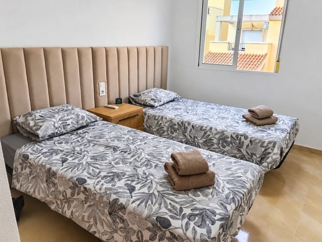 Maison de Ville de 3 chambres de location de vacances à San Miguel de Salinas avec piscine garage - 455 € (Ref: 10130863)