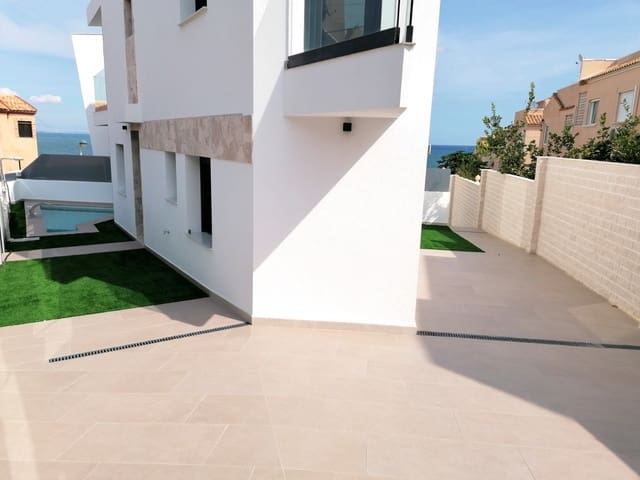 3 slaapkamer Villa te koop in La Mata, Torrevieja met zwembad garage - € 660.000 (Ref: 3210695)