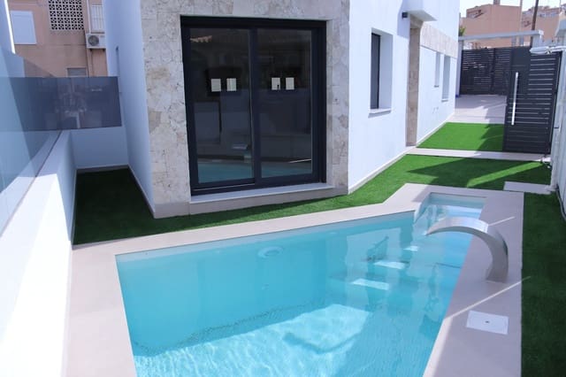 3 slaapkamer Villa te koop in La Mata, Torrevieja met zwembad garage - € 660.000 (Ref: 3210695)