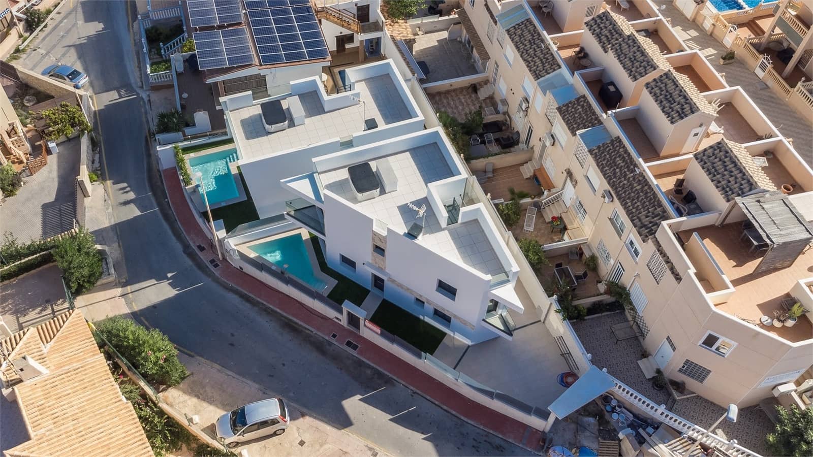 3 slaapkamer Villa te koop in La Mata met zwembad garage - € 660.000 (Ref: 3210695)