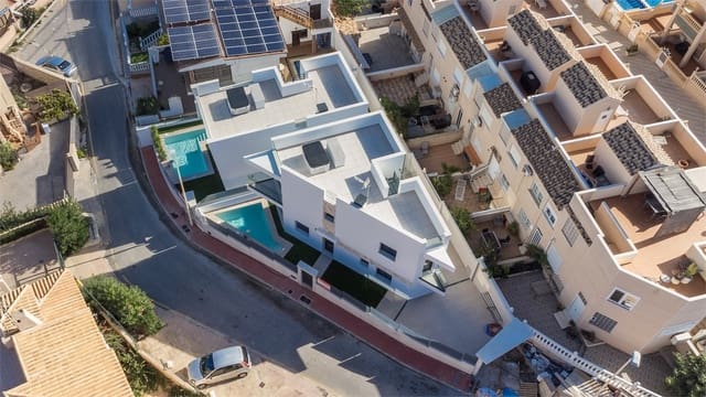 3 slaapkamer Villa te koop in La Mata, Torrevieja met zwembad garage - € 660.000 (Ref: 3210695)