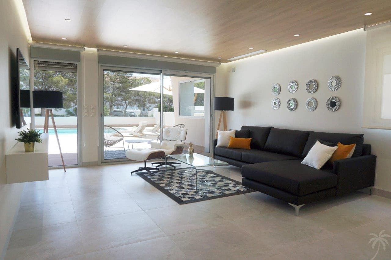 4 bedroom Villa for sale in Campoamor with garage - € 1,430,000 (Ref: 4902606)