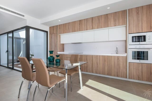 2 soverom Villa til salgs i Pueblo Latino, Pilar de la Horadada med svømmebasseng garasje - € 419 900 (Ref: 4902866)