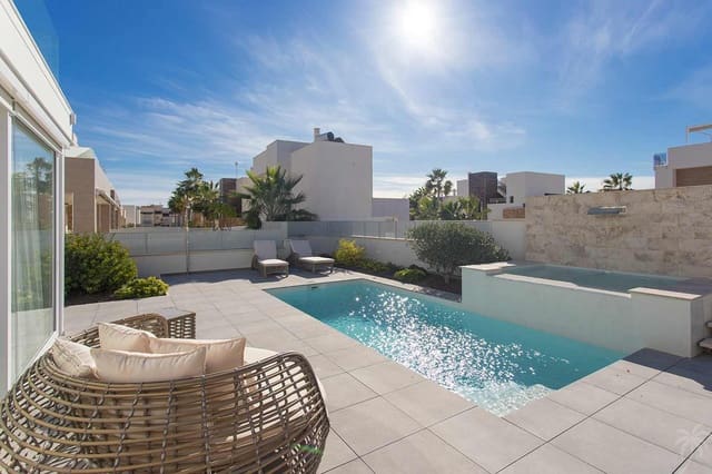 3 bedroom Villa for sale in Torrevieja with garage - € 600,000 (Ref: 4988471)