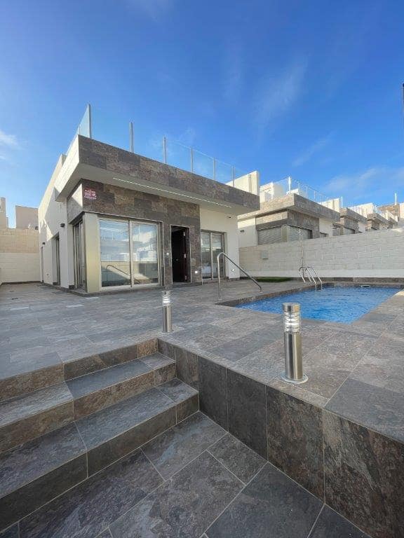 3 bedroom Villa for sale in Villamartin with garage - € 399,900 (Ref: 5210695)