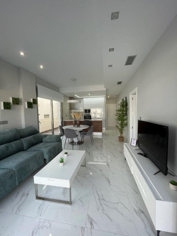 3 bedroom Villa for sale in Villamartin with garage - € 399,900 (Ref: 5210695)